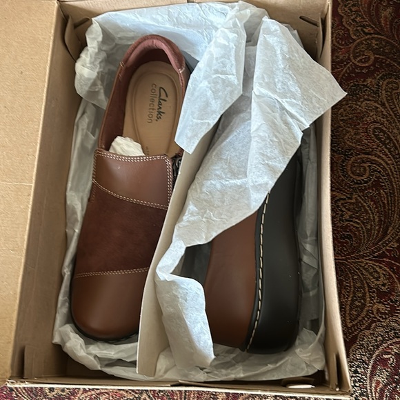 CLARKS SHOES - Picture 4 of 5